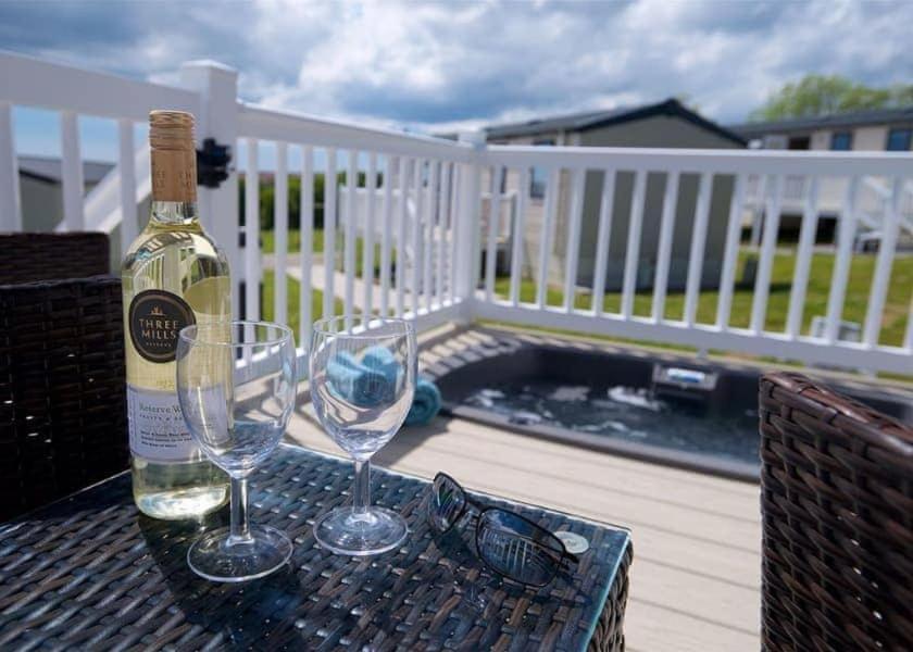 Rosefinch Sleeps 2 Persons-Private Hot Tub-Tranquil Holiday Away From It All Yet Not Far From St Austell- The Holiday Home Has One Bedroom, Living And Dining Area, Equipped Kitchen-Decking-Outdoor Furniture-Fishing Lakes-Non Pet Unit Eksteriør bilde